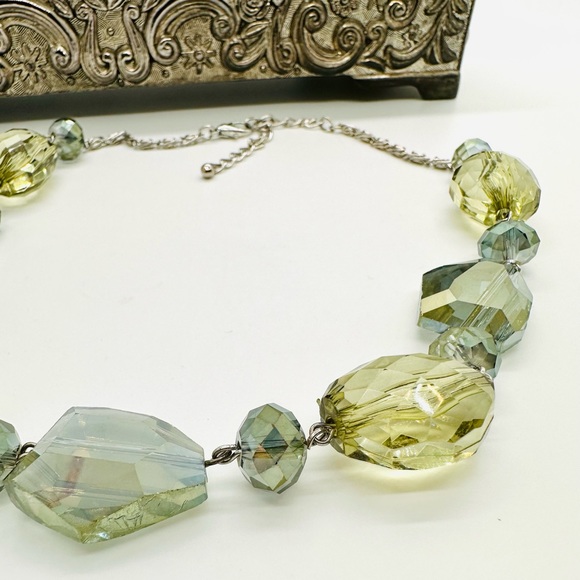 Gorgeous Green Crystal Statement Necklace - Picture 4 of 12